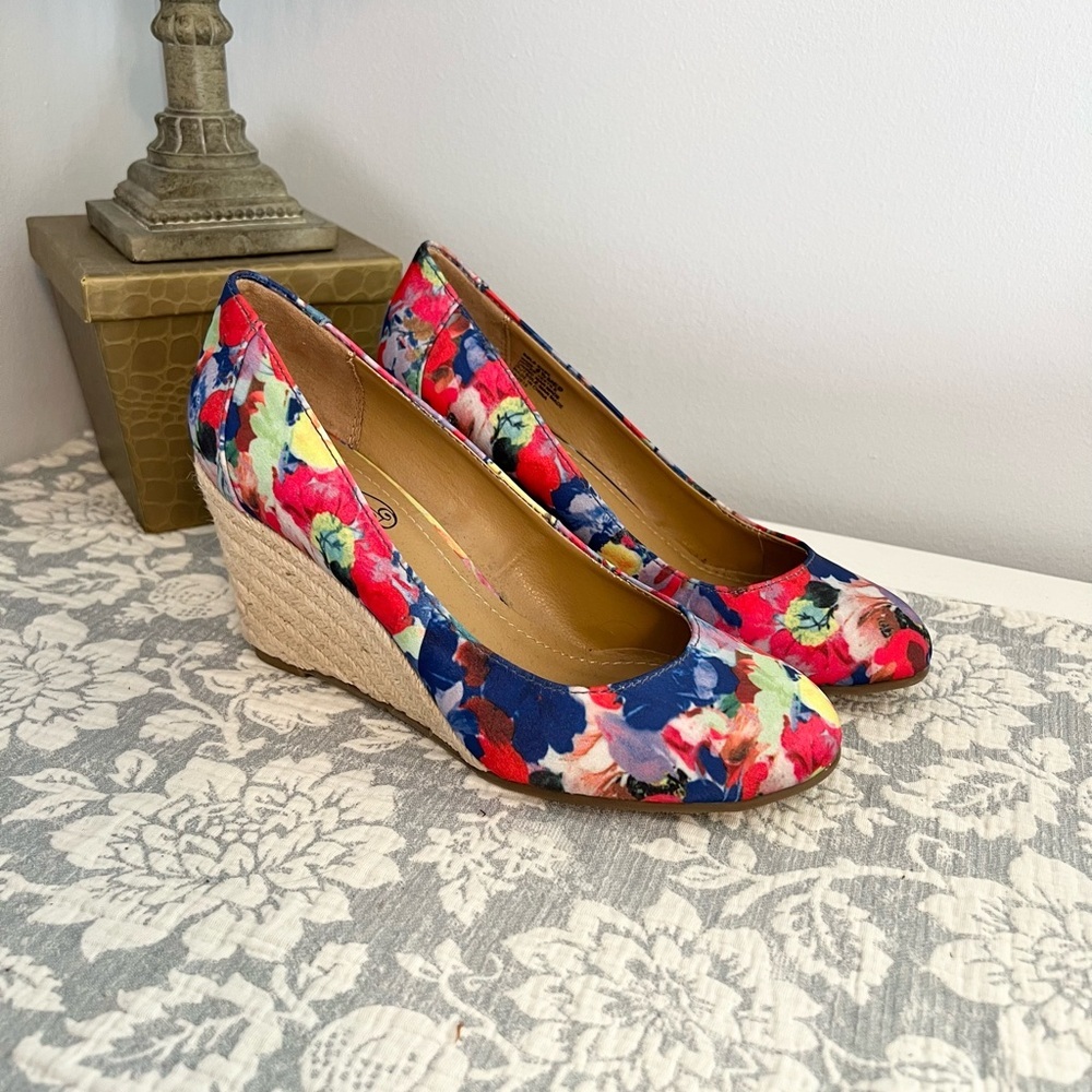 Unlisted Multicolor Floral Wedges
